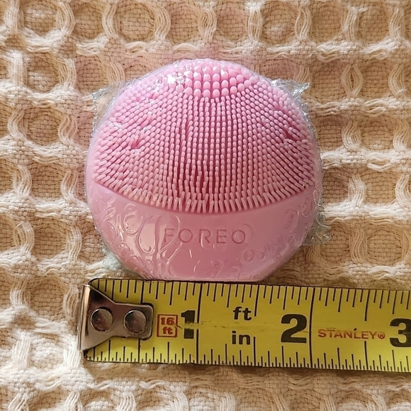 Foreo LUNA Play Sonic Face Cleaner - Picture 8 of 9